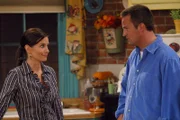 Monica Geller (Courteney Cox, l.); Chandler Bing (Matthew Perry, r.)