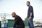 Ein Wettlauf mit der Zeit beginnt, um ihren aktuellen Fall zu lösen: Callen (Chris O'Donnell, r.) und Sam (LL Cool J, l.)