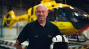 Pilot Martin Handschuh, Crewmitglied der ADAC Luftrettung in Leipzig