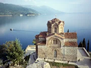 Byzantinische Kirche Sveti Kaneo am Ohrid-See, Wahrzeichen der gleichnamigen Stadt Ohrid.