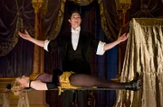Harry Houdini (Joe Dinicol) und Roby Ogden (Sarah Gadon)