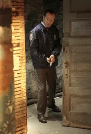 Bei einem Fall wie dem entführten Helden-Polizisten muss Danny (Donnie Wahlberg) auch mal ungewöhnliche Verhörmethoden anwenden - mit Franks Erlaubnis ...