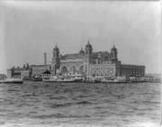 Ellis Island, die Immigrantensammelstelle bei New York.