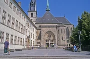 Die Kathedrale Notre Dame wurde im 17. Jahrhundert erbaut und wird von den Einheimischen Mariendom genannt. Sie liegt in der Oberstadt.