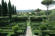 Monty lädt auf eine Reise nach Italien ein. Hier präsentiert er die schönsten Gärten Italiens. Hier der Garten Tatti in Florenz