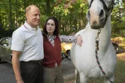 l-r: E. Howard Hunt (Woody Harrelson), Dorothy Hunt (Lena Headey)