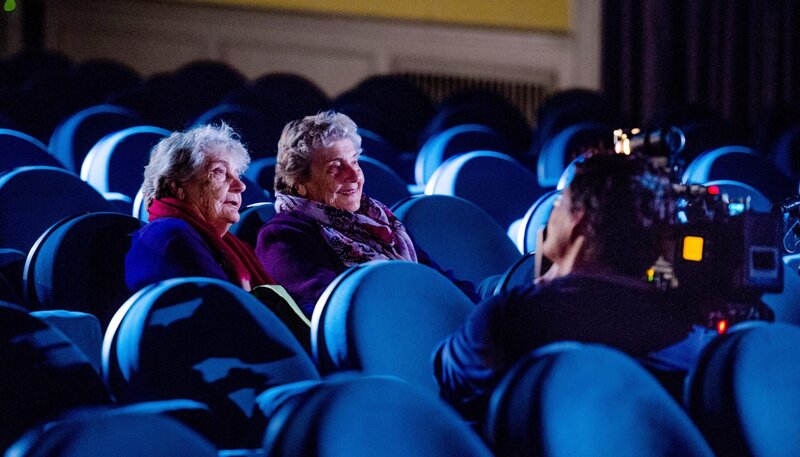 Die Püppchen aus der Auguststraße – Eine Zwillingskindheit in Berlin (D, 2015)