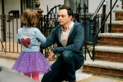 Greg Wheeler (Jim Parsons re.) und sein Sohn Jake Wheeler (Claire Danens li.) verbringen zusammen Zeit miteinander.