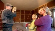 Eine Großfamilie benötigt jede Menge Platz zum Wohnen und Austoben. Aus diesem Grund entschieden sich Sven, Nanette und ihre sechs Kinder vor zwei Jahren für ein altes Pfarrhaus. Allerdings benötigt das Haus eine vollständige Sanierung.