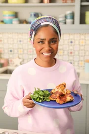 Nadiya Hussain mit einem Omelett-Pilz-Wrap.