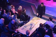 In dieser Folge erkundet Bülent Ceylan die bunte Welt der Fetische. Dabei fördern der Comedian und seine Studiogäste Spielarten zutage, bei denen einem sprichwörtlich die Luft wegbleibt.