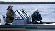 Gage Hoffman fischt mit seinem Vater Stosh Hoffman nach Lachs. (National Geographic/Wayne Shockey)