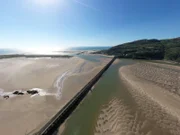 Viadukt bei Barmouth  Die Verwendung des sendungsbezogenen Materials ist nur mit dem Hinweis und Verlinkung auf RTL+ gestattet.