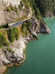 Der Zug Rocky Mountaineer in den Kanadischen Rocky Mountains