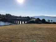 Der Zug Transcantabrico bei der Überquerung des Ebro Viadukts.