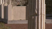 Ausgrabung einer spätantiken arianischen Kirche bei St. Peter in Holz – Detail rekonstruierte Chorschranke.