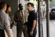 Auf der Jagd nach einer Gruppe von Kidnappern: Colby (Dylan Bruno, l.), Nikki Betancourt (Sophina Brown, 2.v.l.), David (Alimi Ballard, 2.v.r.) und Don (Rob Morrow, r.) ...