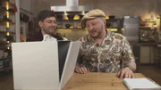 Welches Produkt muss Sebastian heute kopieren? Die Antwort hat Juror Flo in der Box mitgebracht.