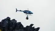 Nur per Hubschrauber ist das Gipfelplateau des Auyan-Tepuis zu erreichen: Mehr als 1500 Kilogramm Ausrüstung muss das Forschungsteam auf den Berg transportieren.