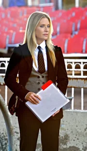 Calleigh (Emily Procter) und ihre Kollegen versuchen einen Mord an einem Rennstallbesitzer aufzuklären.