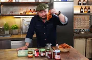 Zuckerreduzierter Fruchtaufstrich mit der Extraportion Frucht aufs Croissant? Fehlanzeige! Sebastian Lege zeigt, warum die hohen Preise der Light-Varianten nicht gerechtfertigt sind.