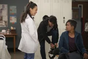(v.l.n.r.) Dr. Mika Yasuda (Midori Francis); Dr. Lucas Adams (Niko Terho); Dr. Simone Griffith (Alexis Floyd)