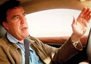 Jeremy Clarkson fährt einen Aston Martin DB9.