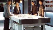 Noch immer tappen (v.l.) Ray Langston (Laurence Fishburne), Catherine (Marg Helgenberger), Greg (Eric Szmanda) und Nick (George Eads) bei ihrer Suche nach Madeline Briggs im Dunklen. Haben sie einen Hinweis übersehen?