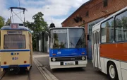 Ikarus-Busse und Gotha-Straßenbahnen waren im Nahverkehr der DDR unterwegs - heute als Nostalgie-Fahrzeuge in Chemnitz.