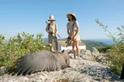 Gerry (Milo Parker) und Galini (Olivia Lebedeva-Alexopoulou) teilen ihre Begeisterung für Korfus Fauna.