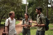 Die Moderatoren Phil und Jessica treffen Rick Ray in Angkor Wat.