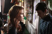 Carrie (Poppy Montgomery, l.) versucht alles, um den Mörder eines Studenten zu finden ...