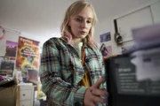 Meg (Alexa Davies)
