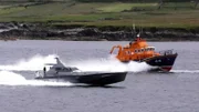 Das Boot Thunderchild richtet sich selbstständig wieder auf, wenn es kentert.