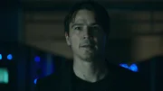 Dr. Alex Hoffman (Josh Hartnett)
