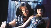 In der anderen Dimension haben der Herrscher (Kevin Sorbo) und seine Gespielin Xena (Lucy Lawless) vor, die Plätze der Götter einzunehmen.