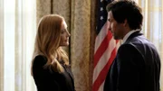 Grace (Jennifer Finnigan, l.); Darius (Santiago Cabrera, r.)