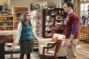 Sheldons (Jim Parsons, r.) "Experiment", fünf Wochen mit seiner Freundin Amy (Mayim Bialik, l.) zusammen zu wohnen - inklusive in einem Bett schlafen -, scheint zu scheitern ...