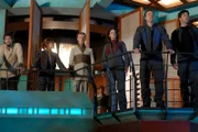 Stargate Atlantis Season3 EP Progeny, Stargate Atlantis Staffel3 EP DER BRUDERSTREIT, regie USA 2004, Darsteller Pictured: (l-r) Jason Momoa as Ronon Dex, Rachel Luttrell as Telya Emmagan, John O'Callaghan as Niam, Torri Higginson as Dr. Elizabeth Weir, David Hewlett as Dr. Rodney McKay, Paul McGillion as Dr. Carson Beckett