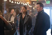 Victoria "Vic" Hughes (Barrett Doss, l.); Sean Beckett (Josh Randall, r.)