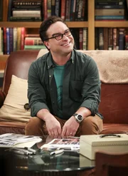 Leonard (Johnny Galecki) ist hellauf begeistert, als Frau Penny zu einer freaky Comic-Con eingeladen wird, um Autogramme zu geben. Dort angekommen, ändert sich seine Laune jedoch schlagartig ...