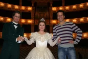 Willi (rechts) mit Aschenputtel Silvia und Nikolai in der Bayerischen Staatsoper in München.