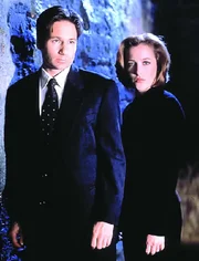 L-R: Fox Mulder (David Duchovny) und Dana Scully (Gillian Anderson)