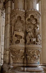 Chartres, Kathedrale: Nordportal, zentrale Tür, äußere Säule mit Szenen aus dem Alten Testament: die Bundeslade