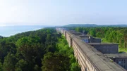 Erholungsurlaub oder Gehirnwäsche? Welche Intention wurde mit dem Bau des riesigen Komplexes in Prora an der deutschen Ostseeküste wirklich verfolgt?