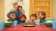 v.li.: Mrs. Bird, Mr. Brown, Mrs. Brown, Paddington, Jonathan Brown, Judy Brown