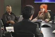 Als in Johnson County in kurzen Abständen drei Stripperinnen entführt und einige Tage später tot auf einem Feld gefunden werden, ist das Team um Morgan (Shemar Moore, l.), Rossi (Joe Mantegna, M.) und Garcia (Kirsten Vangsness, r.) gefragt ...