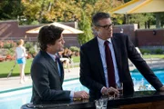 L-R: Neal (Matt Bomer) und Dr. Powell (Kyle Secor)