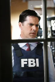 In Bristol, Virginia, werden immer in derselben Straße junge blonde Frauen tot aufgefunden, die missbraucht und gefoltert wurden. Hotch (Thomas Gibson) und sein Team beginnen sofort mit den Ermittlungen ...