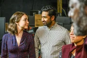 (v.li.): Violett Beane (Cara), Suraj Sharma (Rakesh), Nathalie Carvalho (Haley).